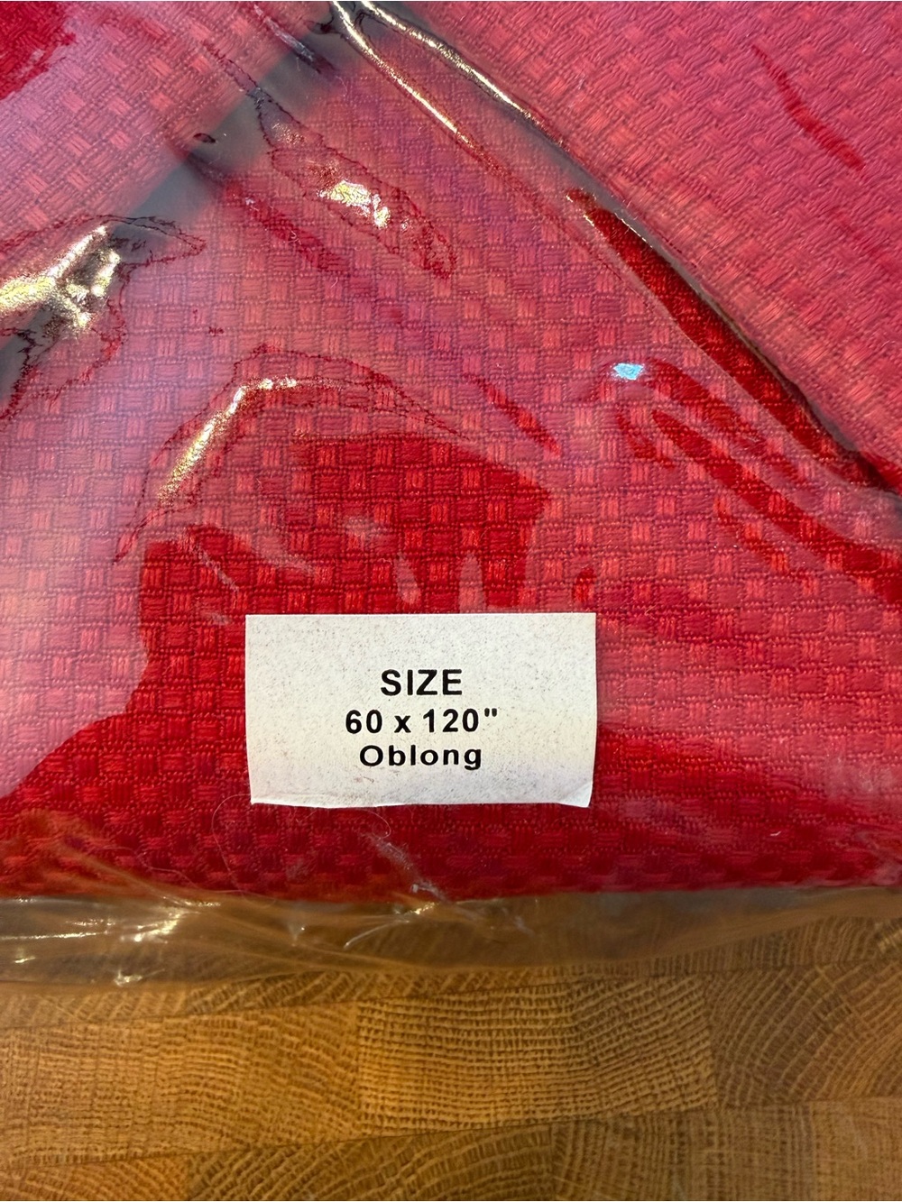 Entertaining Tablecloth Set with 8 Napkins — Red - Picture 4 of 4